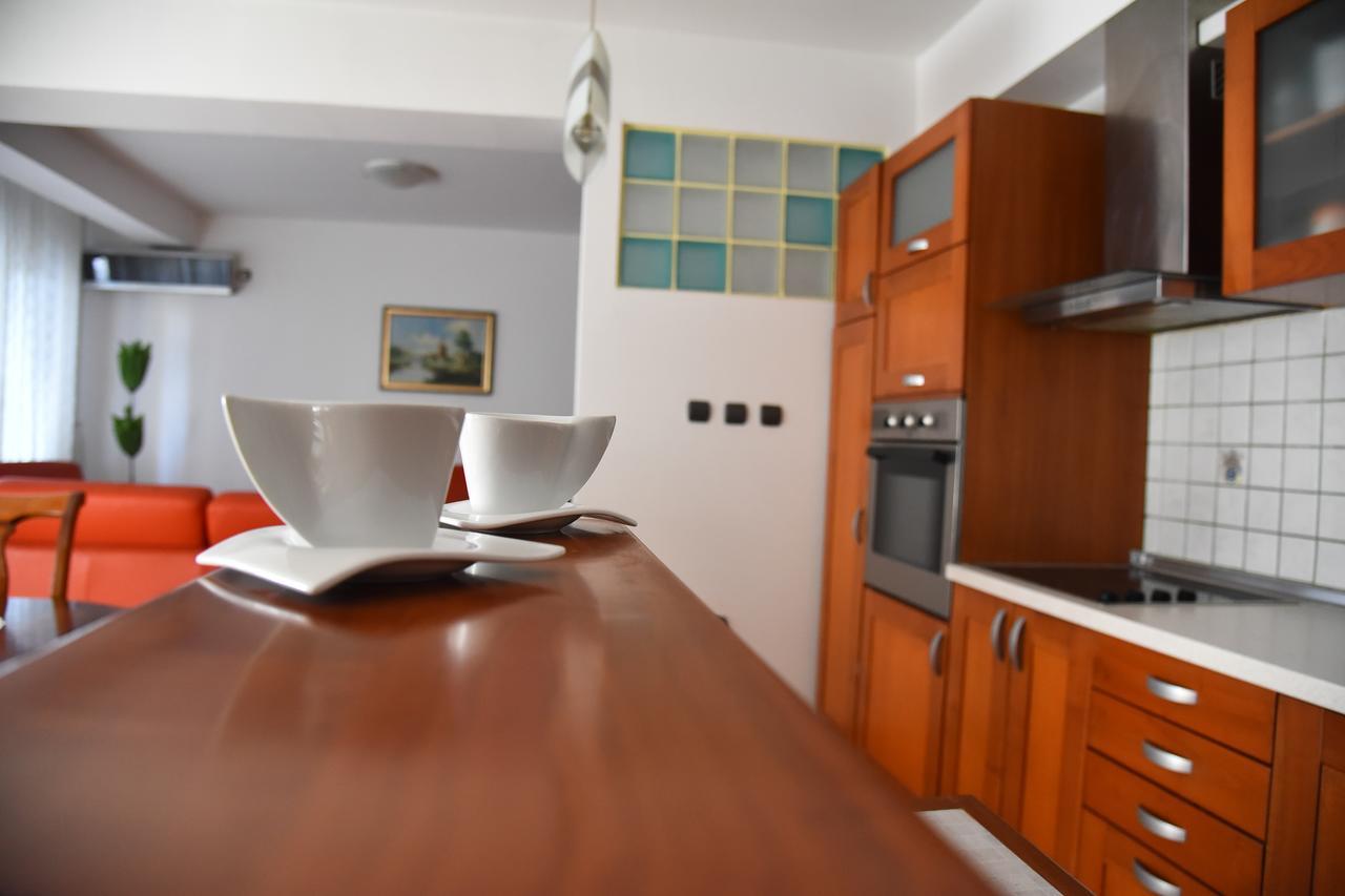 3 Bedroom With Parking Garage In The Heart Of Daire *