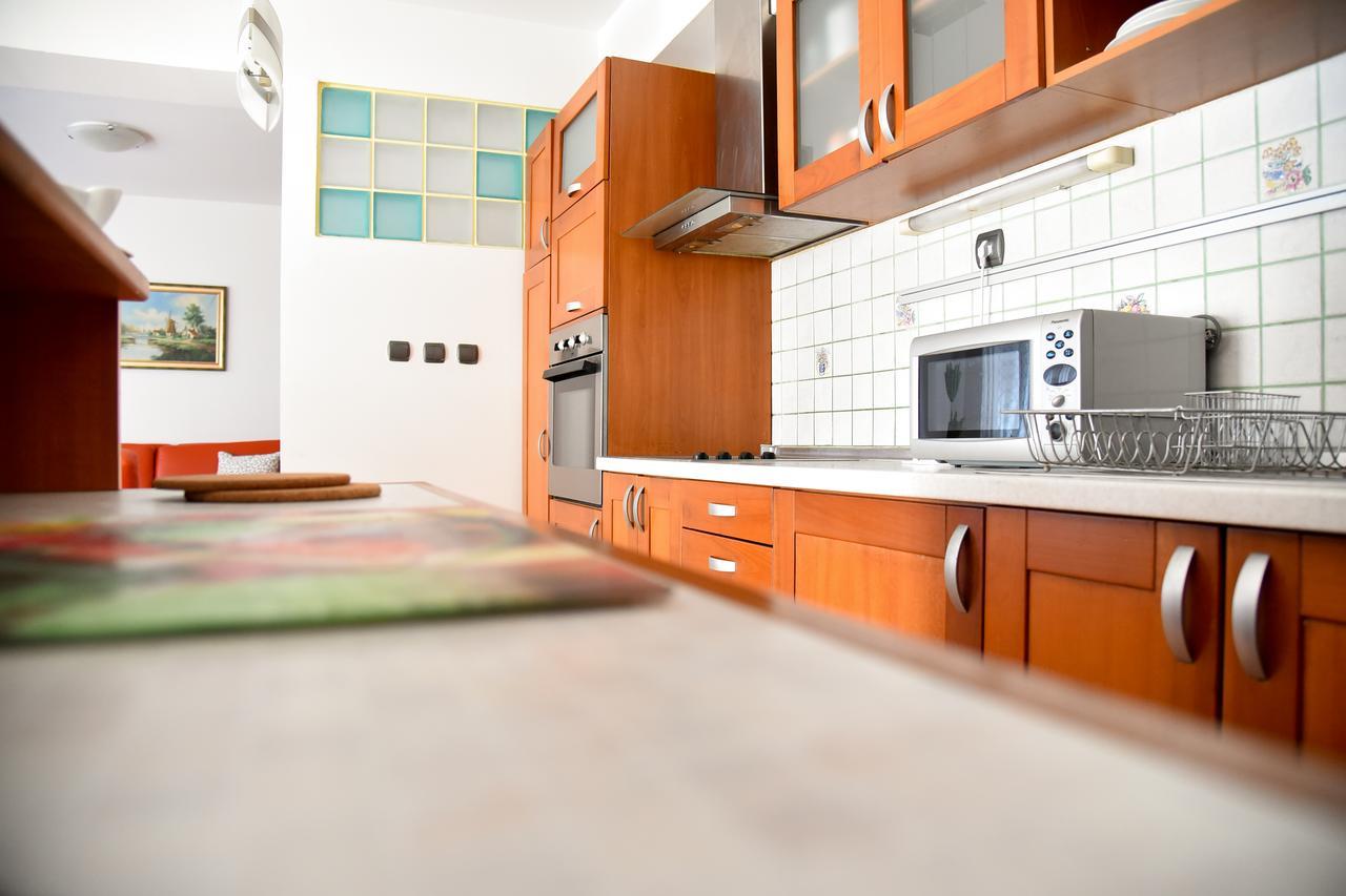 3 Bedroom With Parking Garage In The Heart Of Daire